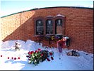 На могиле Евгения и его родных На могиле Евгения и его родных