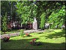 Среди листвы и тишины Среди листвы и тишины