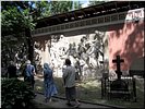 Вдоль древних стен Вдоль древних стен