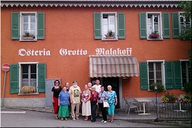 У ресторана «Grotto Malakoff» У ресторана «Grotto Malakoff»