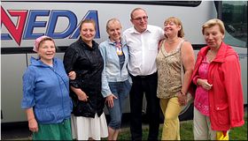Перед посадкой в автобус в г. Валбжихе, Польша Перед посадкой в автобус в г. Валбжихе, Польша