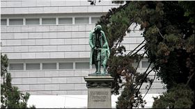 Памятник великому швейцарскому педагогу И.Г. Песталоцци в Цюрихе Памятник великому швейцарскому педагогу И.Г. Песталоцци в Цюрихе