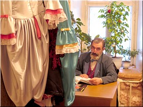 А вот и сам купец! А вот и сам купец!