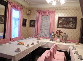 В столовой В столовой