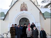 У входа в храм У входа в храм