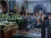 В Великую Пятницу Предстоятель Русской Церкви совершил вечерню с выносом Плащаницы Спасителя в Храме Христа Спасителя, 14.04.2017 В Великую Пятницу Предстоятель Русской Церкви совершил вечерню с выносом Плащаницы Спасителя в Храме Христа Спасителя, 14.04.2017