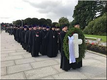 В годовщину начала блокады Ленинграда на Пискаревском кладбище прошла церемония возложения венков, 08.09.2017 В годовщину начала блокады Ленинграда на Пискаревском кладбище прошла церемония возложения венков, 08.09.2017