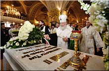 В десятую годовщину со дня кончины Святейшего Патриарха Алексия II Предстоятель Русской Церкви совершил заупокойное богослужение в Богоявленском кафедральном соборе, 05.12.2018 В десятую годовщину со дня кончины Святейшего Патриарха Алексия II Предстоятель Русской Церкви совершил заупокойное богослужение в Богоявленском кафедральном соборе, 05.12.2018