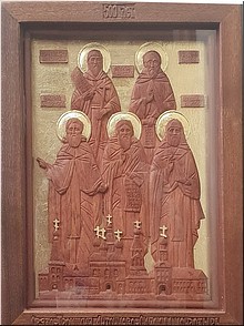 К 500-летию Антониево-Сийского монастыря изготовлена резная деревянная икона с изображением связанных с обителью святых, июнь 2020 г. К 500-летию Антониево-Сийского монастыря изготовлена резная деревянная икона с изображением связанных с обителью святых, июнь 2020 г.