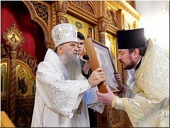 Митрополит Санкт-Петербургский Варсонофий возглавил Божественную Литургию в храме Рождества Христова в Весёлом посёлке, 08.01.2022 Митрополит Санкт-Петербургский Варсонофий возглавил Божественную Литургию в храме Рождества Христова в Весёлом посёлке, 08.01.2022