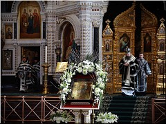 В Великий Понедельник Страстной седмицы митрополит Воскресенский Дионисий совершил Литургию в Храме Христа Спасителя, 18.04.2022 В Великий Понедельник Страстной седмицы митрополит Воскресенский Дионисий совершил Литургию в Храме Христа Спасителя, 18.04.2022