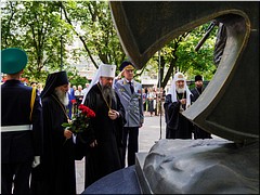 Святейший Патриарх Кирилл в Калининграде возложил цветы к мемориалу погибшим сотрудникам спецслужб, 01.07.2023 Святейший Патриарх Кирилл в Калининграде возложил цветы к мемориалу погибшим сотрудникам спецслужб, 01.07.2023